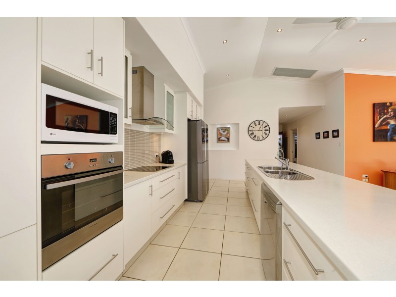 8 Chantilly St, Bargara QLD 4670
