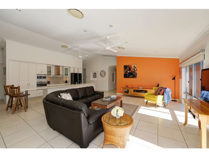 8 Chantilly St, Bargara QLD 4670