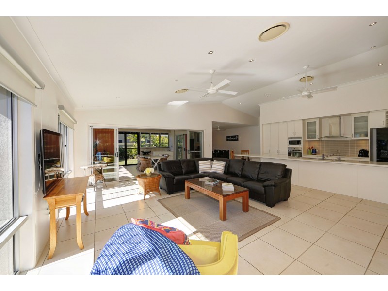 8 Chantilly St, Bargara QLD 4670