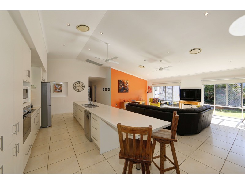 8 Chantilly St, Bargara QLD 4670