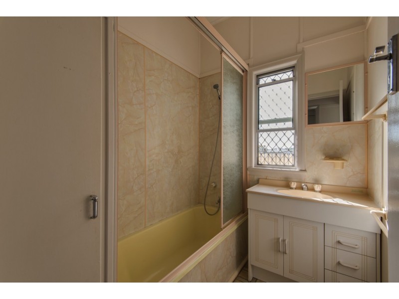 1/5 Williams Rd, Svensson Heights QLD 4670