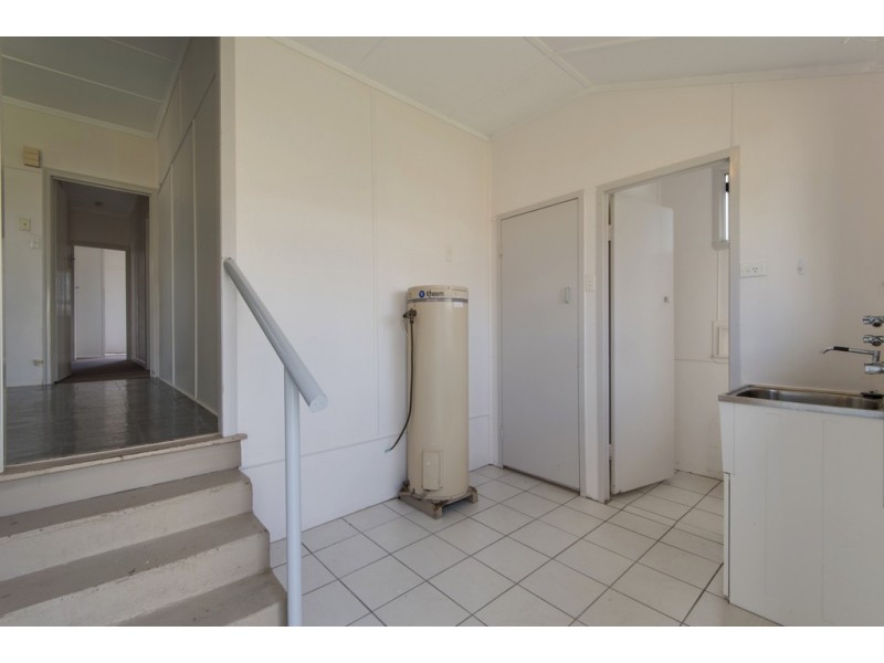1/5 Williams Rd, Svensson Heights QLD 4670