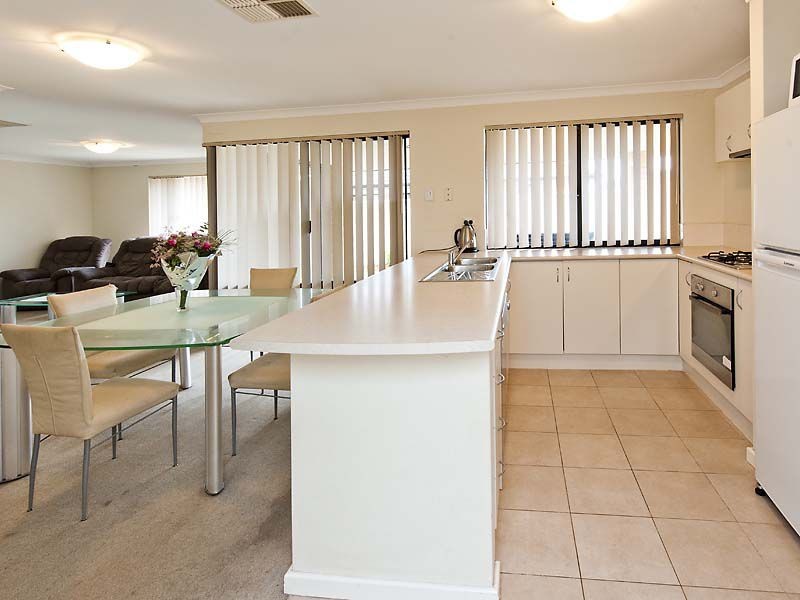 66 Mandalay Bend, Secret Harbour WA 6173