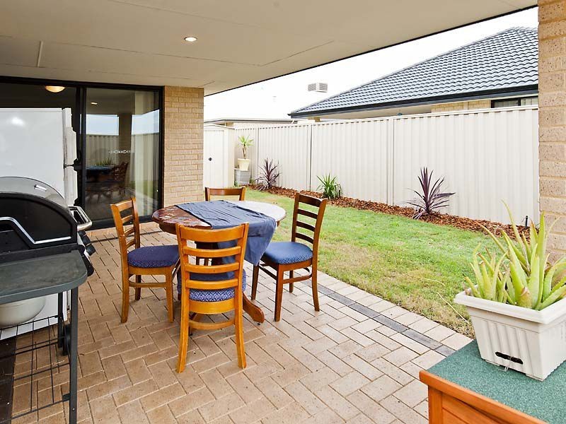 66 Mandalay Bend, Secret Harbour WA 6173