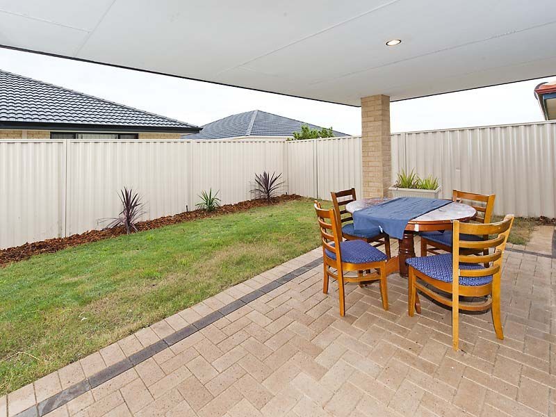 66 Mandalay Bend, Secret Harbour WA 6173