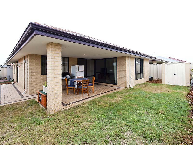 66 Mandalay Bend, Secret Harbour WA 6173