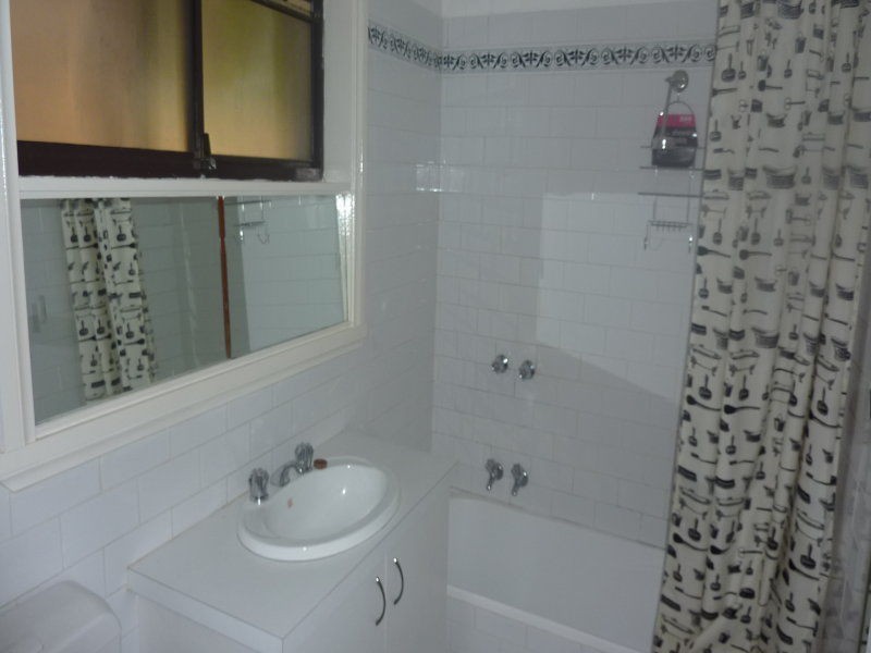 1/27 Delhi Court, Flemington VIC 3031