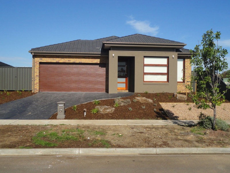 11 Isabel Drive, Sunshine West VIC 3020