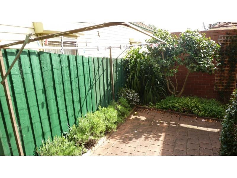 2/35 Clarinda Road, Essendon VIC 3040