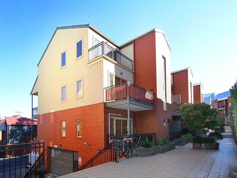 12/16 Mawbey Street, Kensington VIC 3031