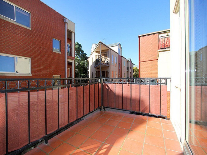 12/16 Mawbey Street, Kensington VIC 3031