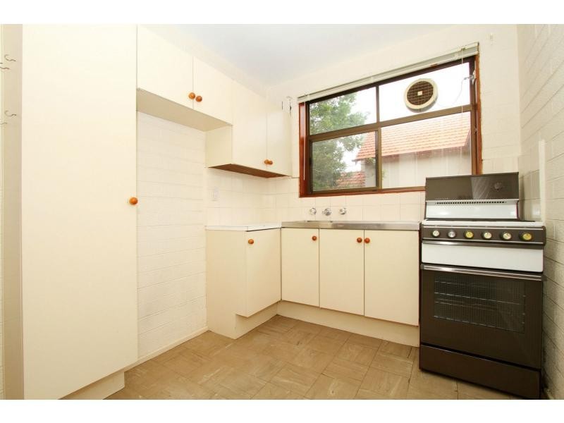 8/18 Shaftesbury, Essendon VIC 3040