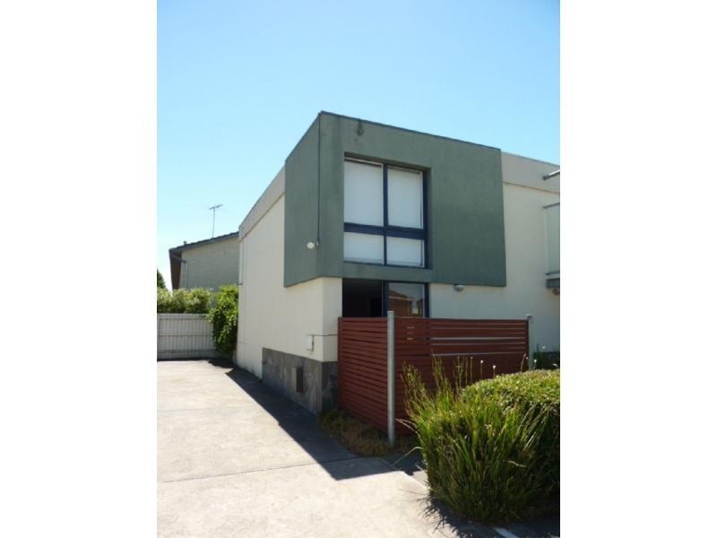 2/1 Grandview Avenue, Maribyrnong VIC 3032