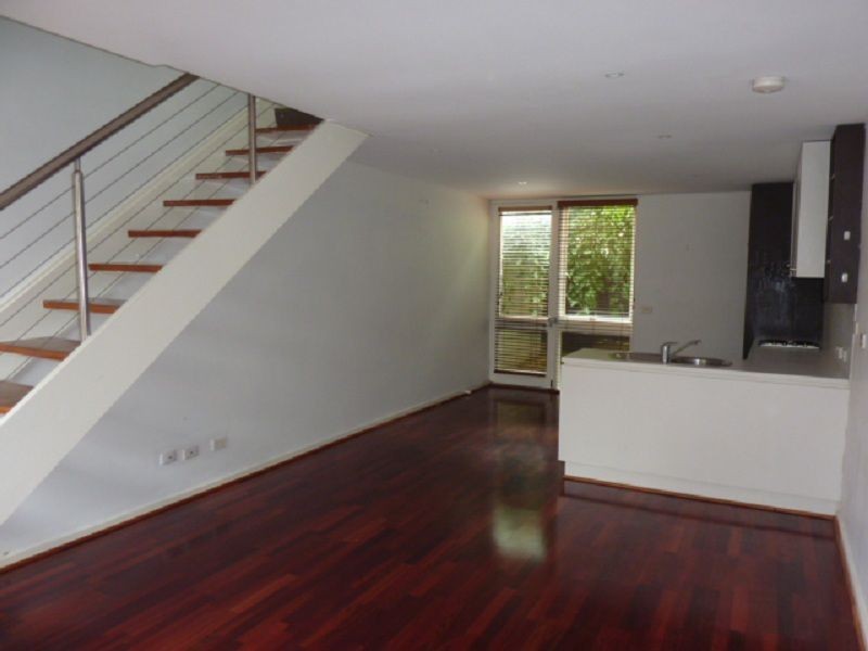 2/1 Grandview Avenue, Maribyrnong VIC 3032