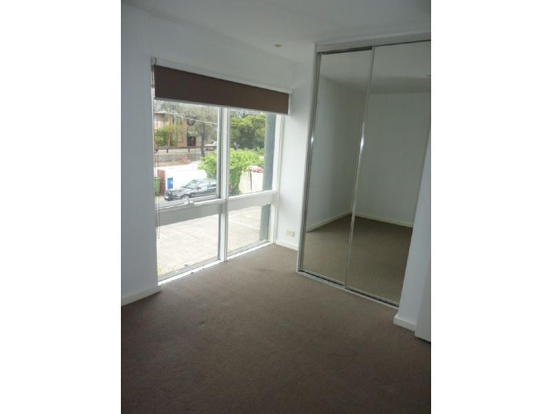 2/1 Grandview Avenue, Maribyrnong VIC 3032