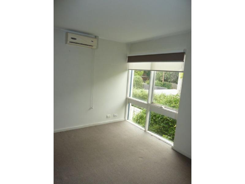 2/1 Grandview Avenue, Maribyrnong VIC 3032