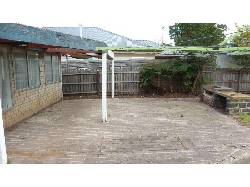 6 Elm Street, Airport West VIC 3042
