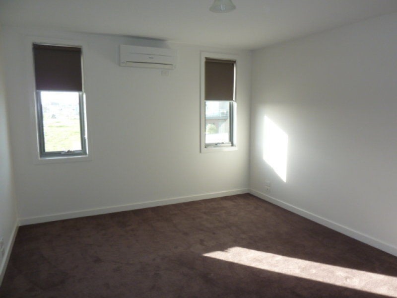 44 Bursaria Drive, Caroline Springs VIC 3023