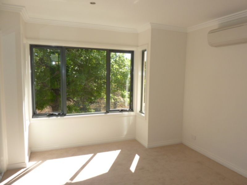 294 Pin Oak Crescent, Flemington VIC 3031