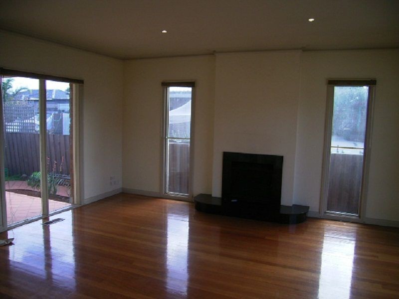 2/1 Logan Street, Glenroy VIC 3046