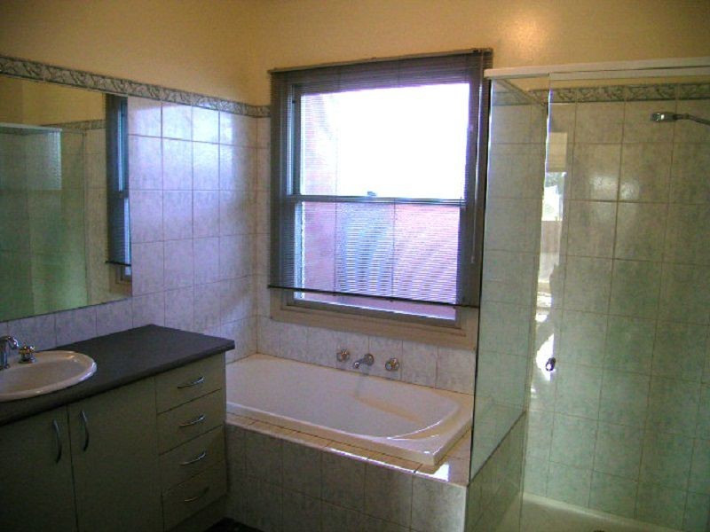 2/1 Logan Street, Glenroy VIC 3046