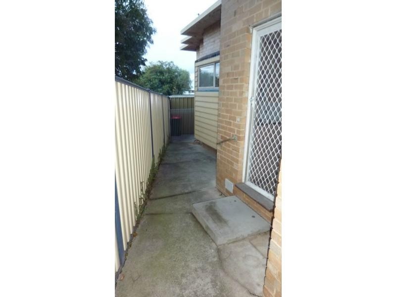 2/310 Napier Street, Strathmore VIC 3041