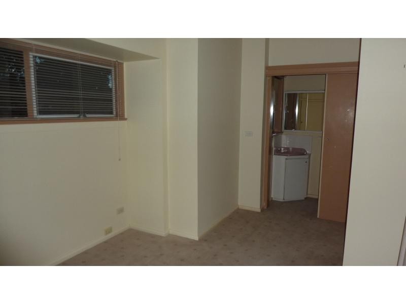 2/310 Napier Street, Strathmore VIC 3041