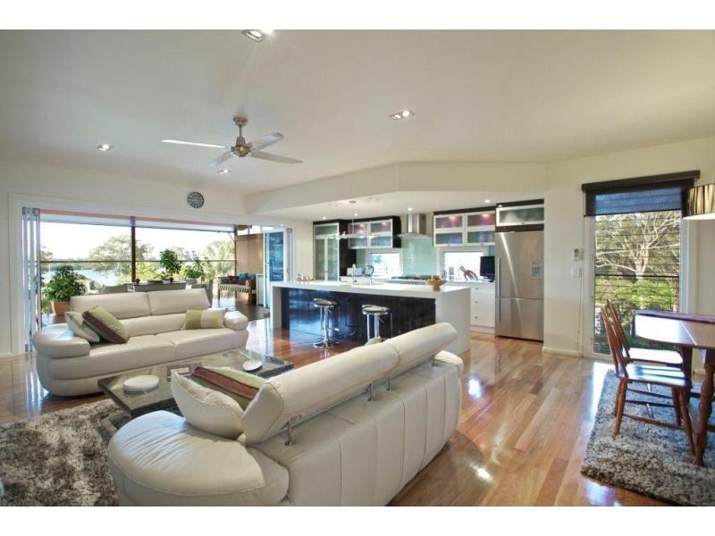 8 Alice Street, Russell Island QLD 4184