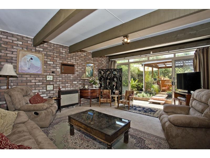 40 Riverside Avenue, Avondale Heights VIC 3034