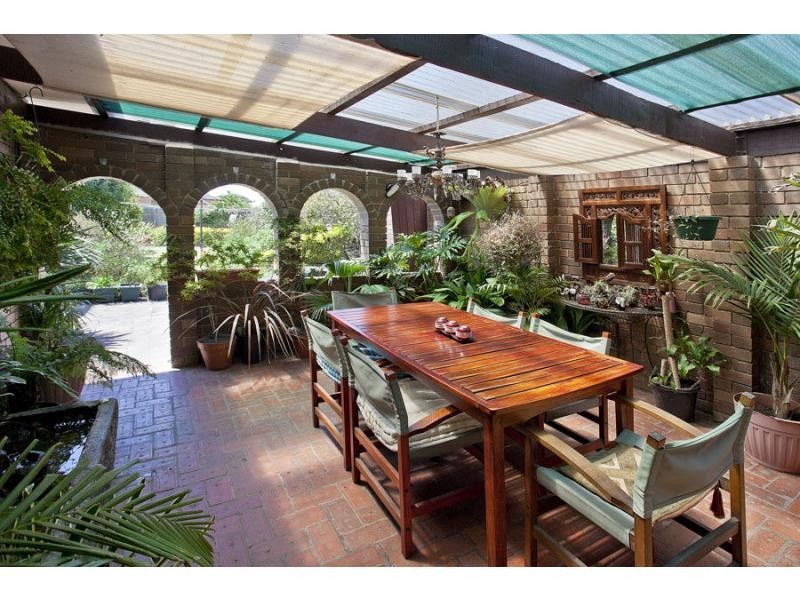 40 Riverside Avenue, Avondale Heights VIC 3034