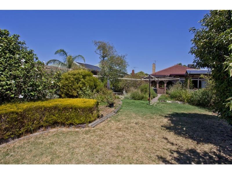 40 Riverside Avenue, Avondale Heights VIC 3034
