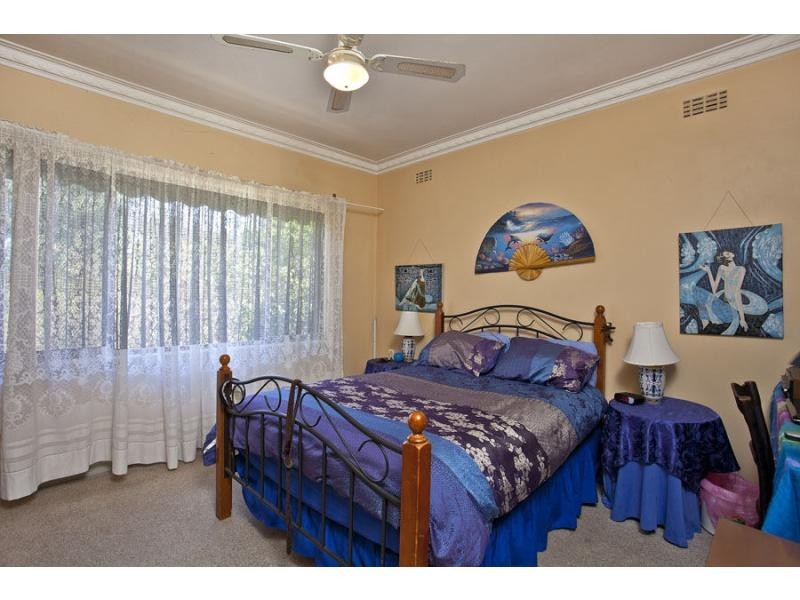 40 Riverside Avenue, Avondale Heights VIC 3034