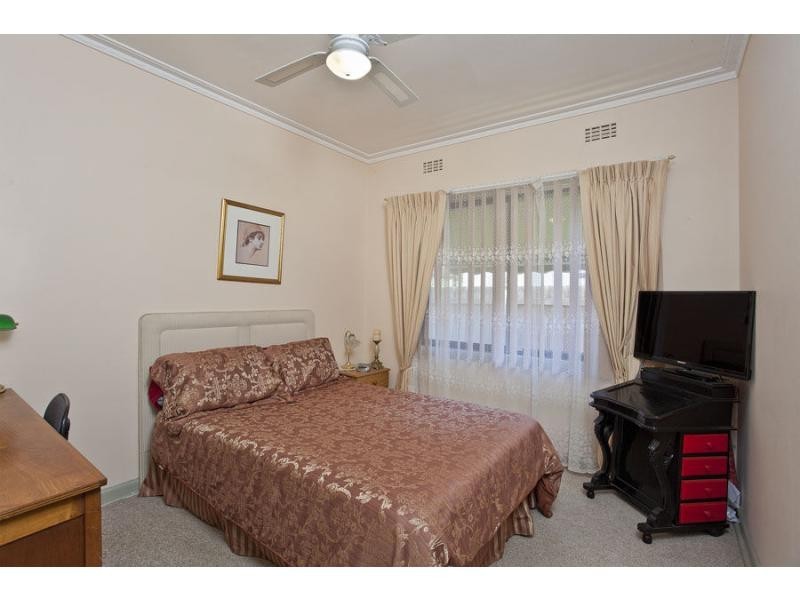 40 Riverside Avenue, Avondale Heights VIC 3034