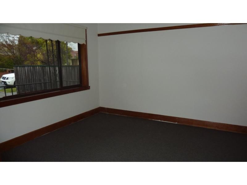 8 Westgate Street, Pascoe Vale South VIC 3044