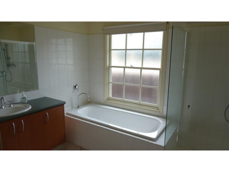 1/1 Logan Street, Glenroy VIC 3046