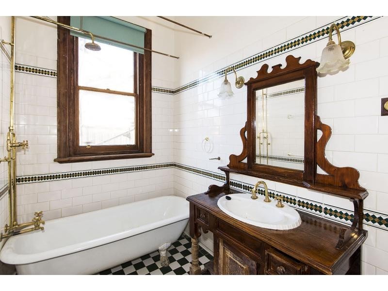 2 Thorn Street, Essendon VIC 3040