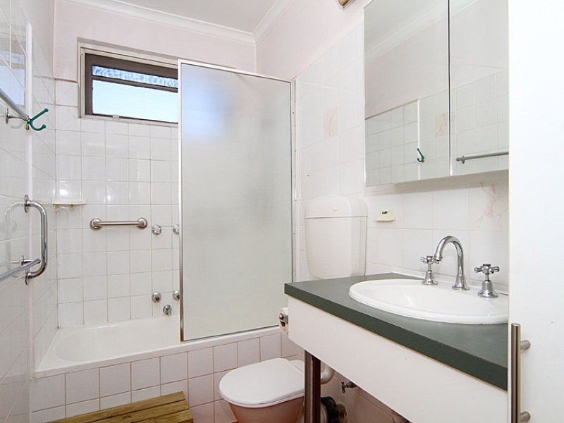 2/182 Mt Alexander Road, Flemington VIC 3031