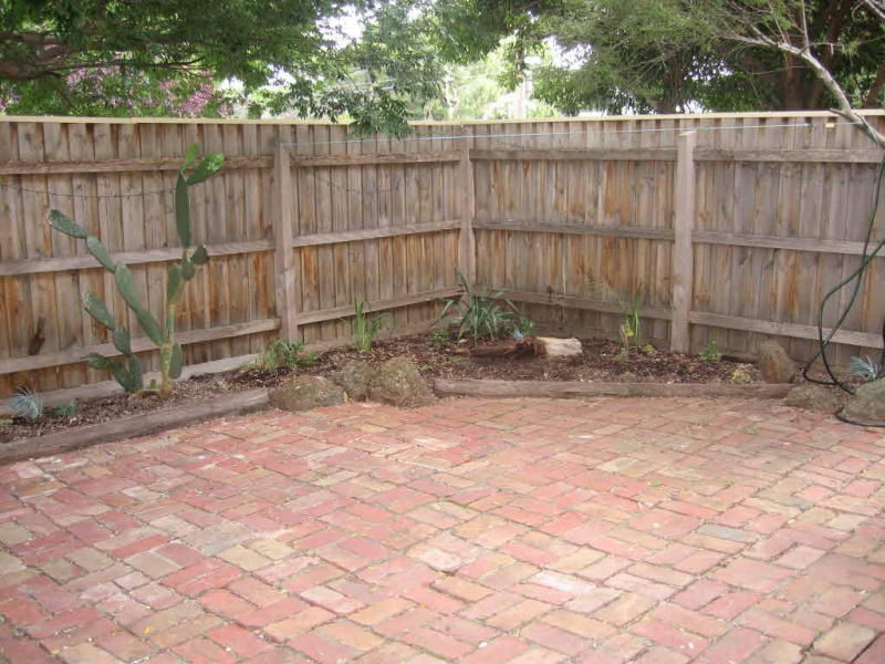 2/10 Dunlop Street, Maribyrnong VIC 3032