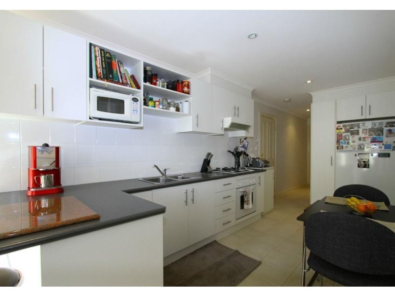 2/17 Newton Street, Thomastown VIC 3074