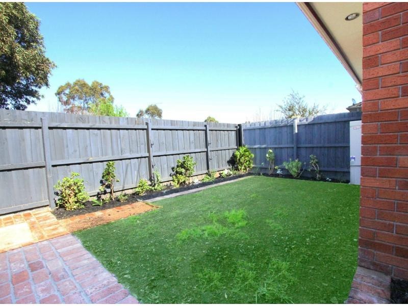 2/17 Newton Street, Thomastown VIC 3074