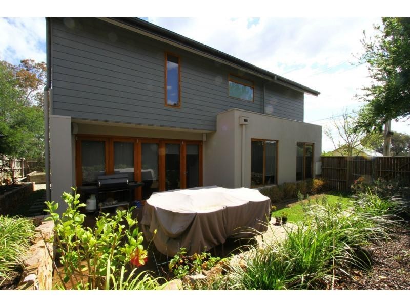 4 Baldwin Avenue, Montmorency VIC 3094