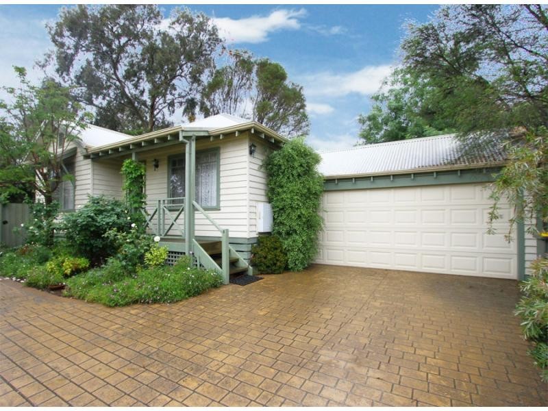 3/26 Luck Street, Eltham VIC 3095