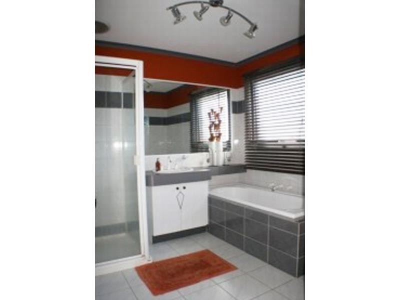 1 Whistler Walk, South Morang VIC 3752