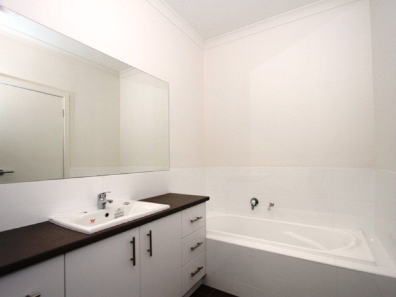 1/27 Old Aqueduct Road, St Helena VIC 3088