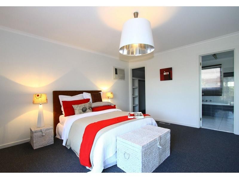 1 Whistler Walk, South Morang VIC 3752