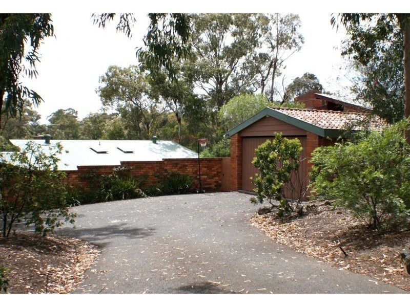 27 Wycliffe Crescent, Eltham VIC 3095