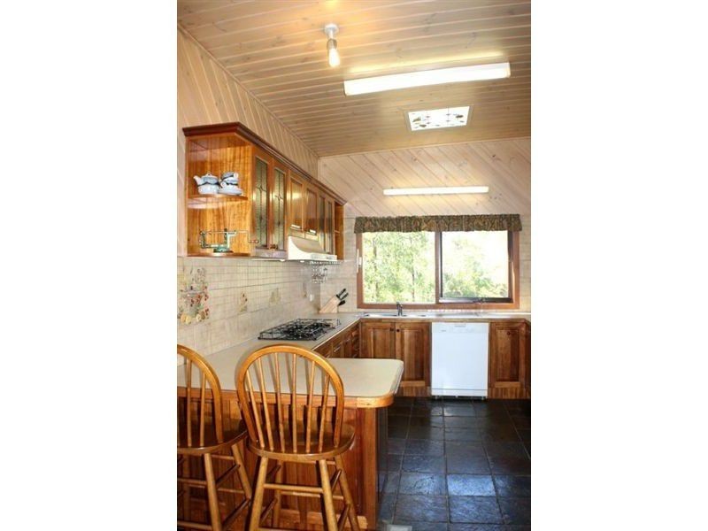 27 Wycliffe Crescent, Eltham VIC 3095