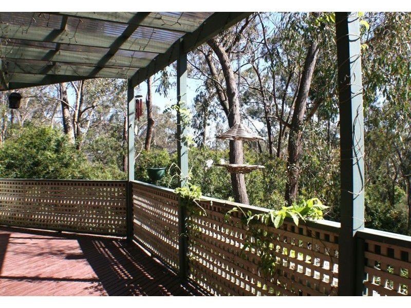 27 Wycliffe Crescent, Eltham VIC 3095