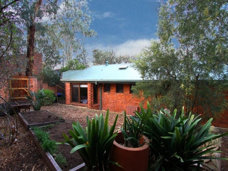 27 Wycliffe Crescent, Eltham VIC 3095