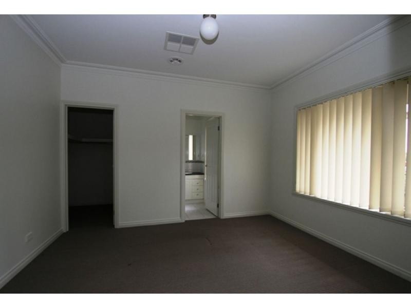 2/62 Rattray Road, Montmorency VIC 3094